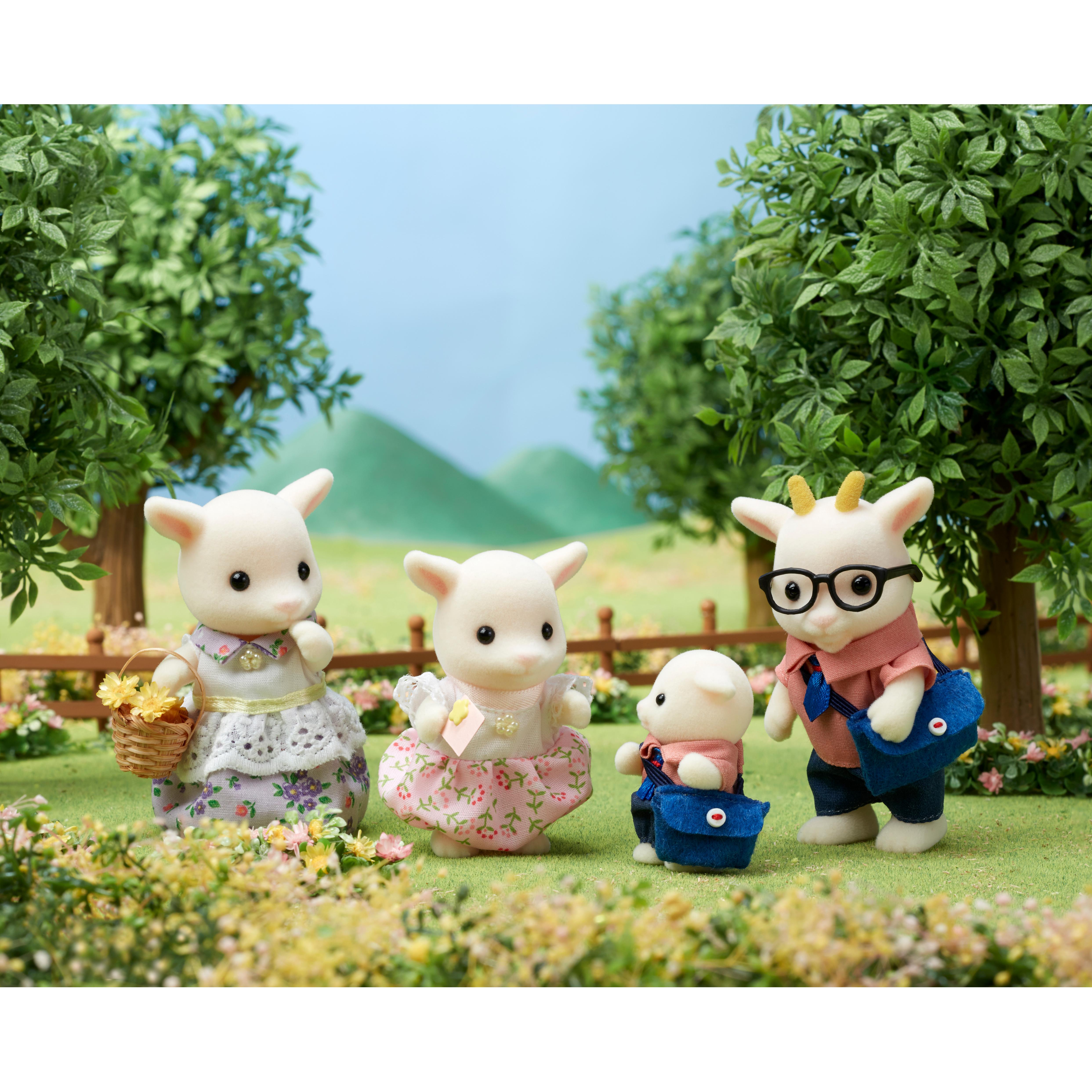 5 фэмили июль. Sylvanian Families семья козликов. Семья кенгуру Sylvanian Families. Сильвания Фэмили семья выдр.