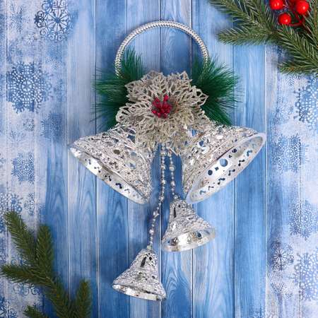 Украшение Зимнее волшебство новогоднее «Колокольчики резные на кольце с цветком» 20х43 см серебро