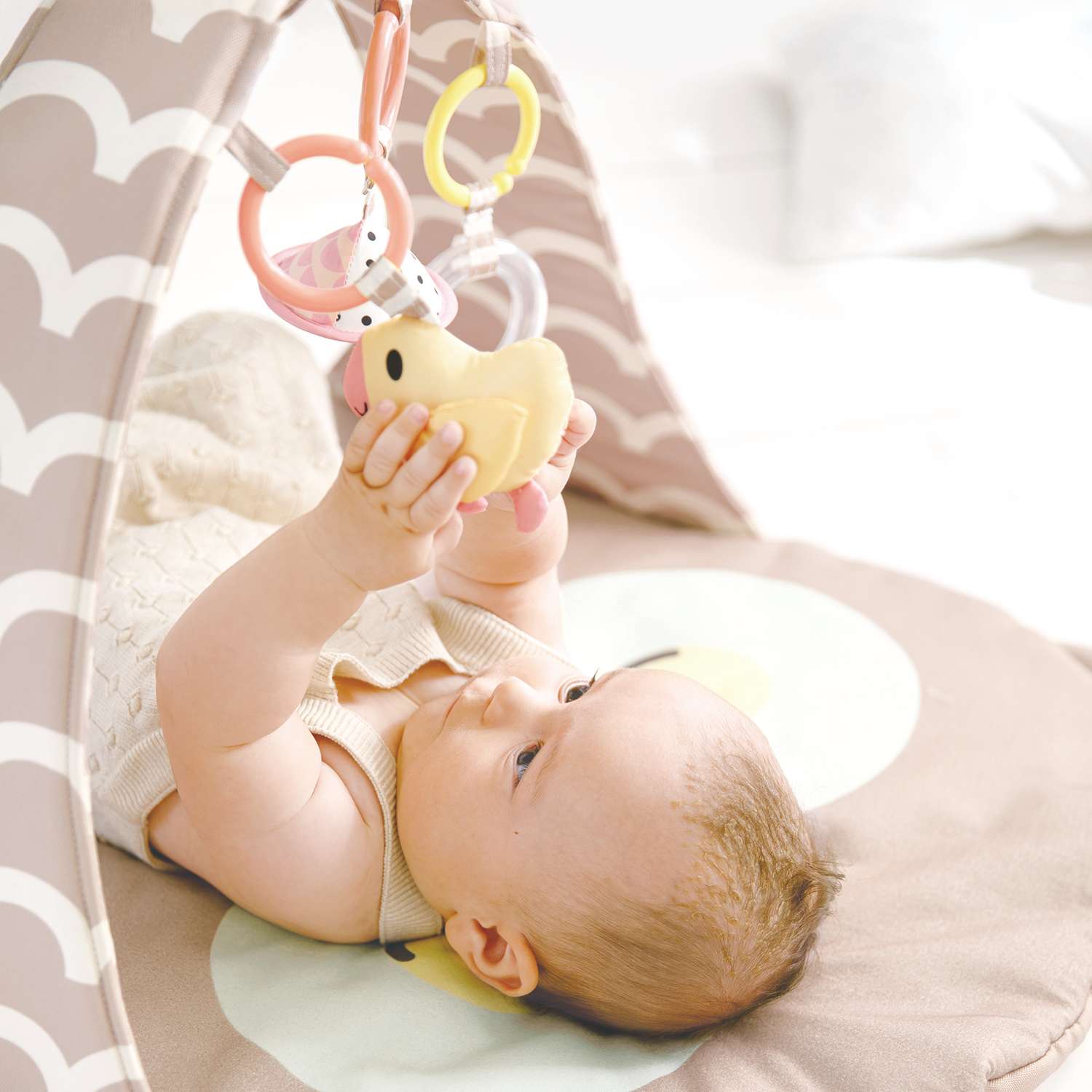 Развивающий коврик Hape для новорожденных Совушка - фото 4