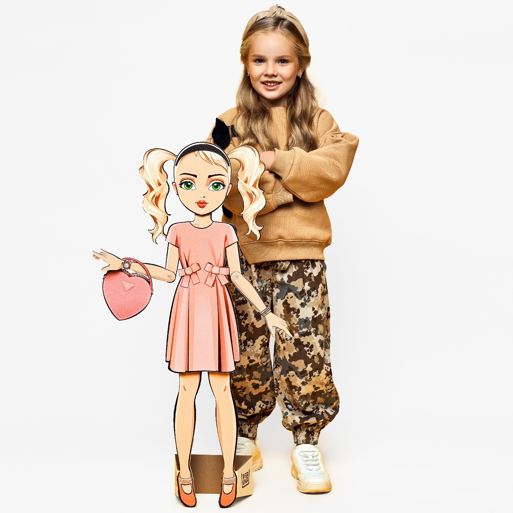 Кукла BIBALINA с одеждой из картона Trendy doll Мира