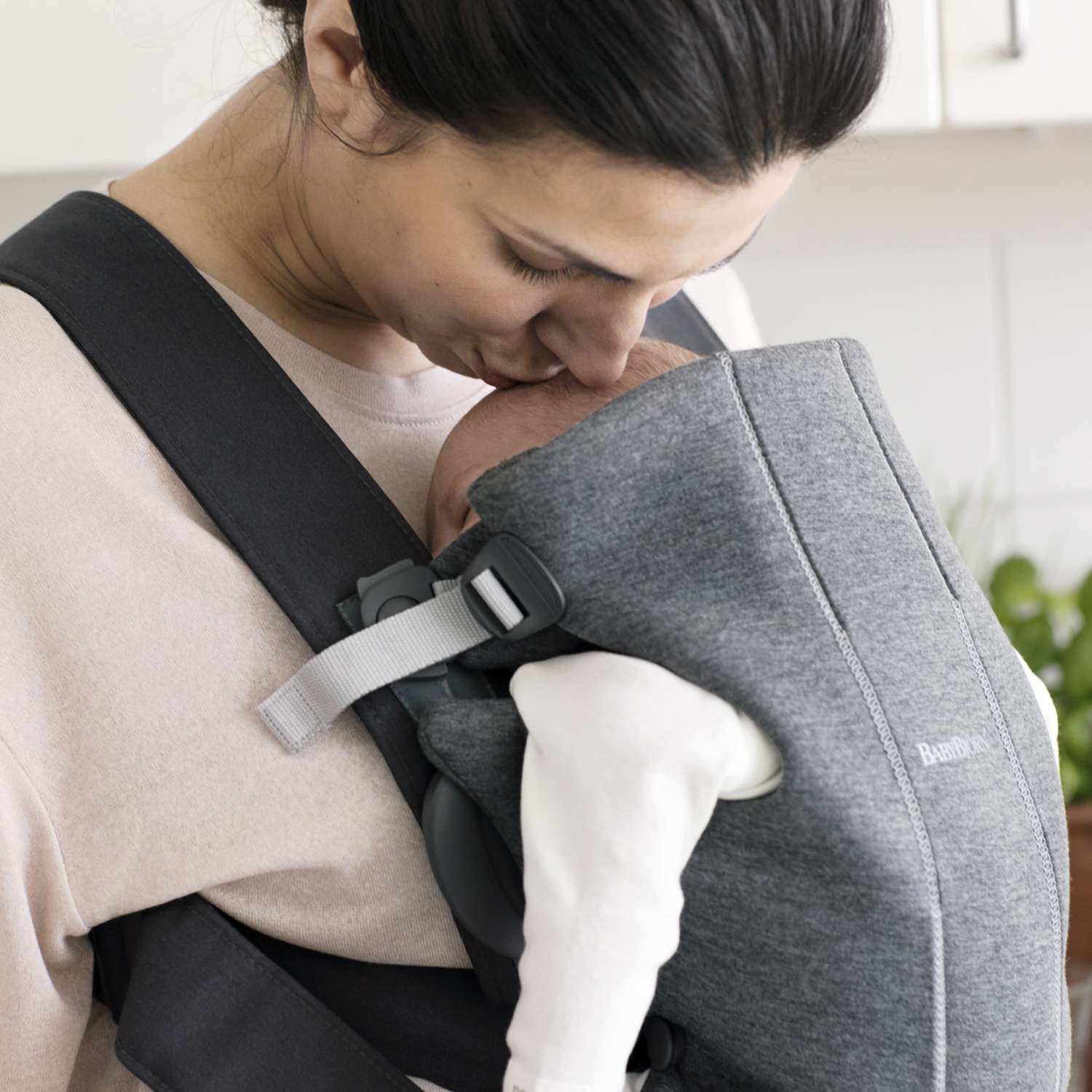 Рюкзак для переноски ребенка BabyBjorn Mini Cotton Jersey Темно-Серый - фото 12
