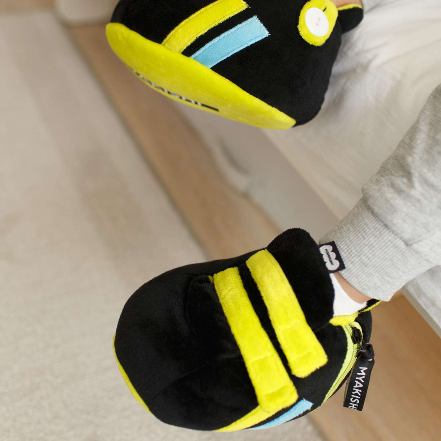 Игрушка Мякиши Игрушка детская развивающая Шнуровка Ботинки / шнуровка для детей / подарок / бизиборд - фото 2