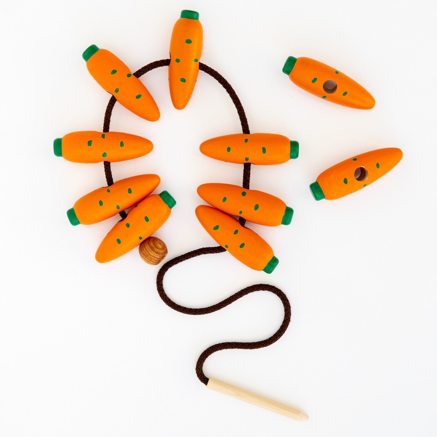 Игра-Шнуровка Mag Wood Морковки Деревянные бусы для детей - фото 1