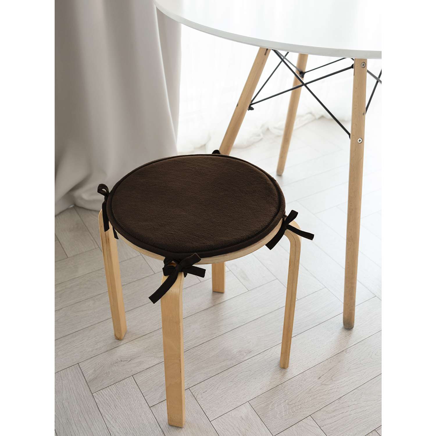 Подушка на стул DeNASTIA с эффектом памяти D35 см коричневый P111237 - фото 1