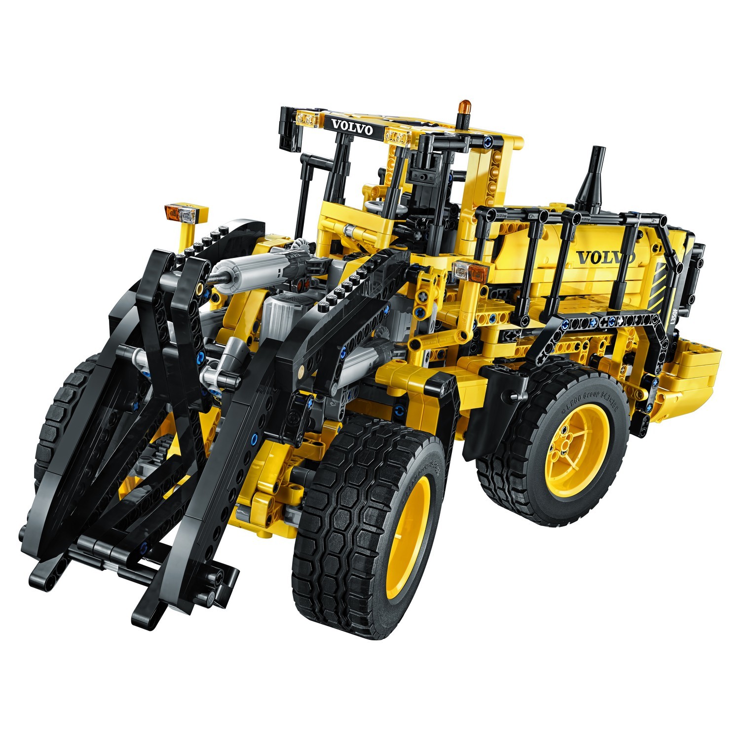 Конструктор LEGO Technic Автопогрузчик VOLVO L350F с дистанционным управлением (42030) - фото 12