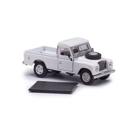 Пикап CARARAMA Land Rover 1:43 без механизмов белый