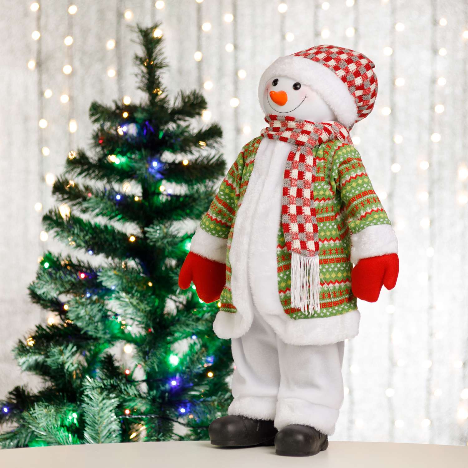 Фигура декоративная BABY STYLE Снеговик в зеленом костюме с шарфиком в клетку 60 см - фото 3