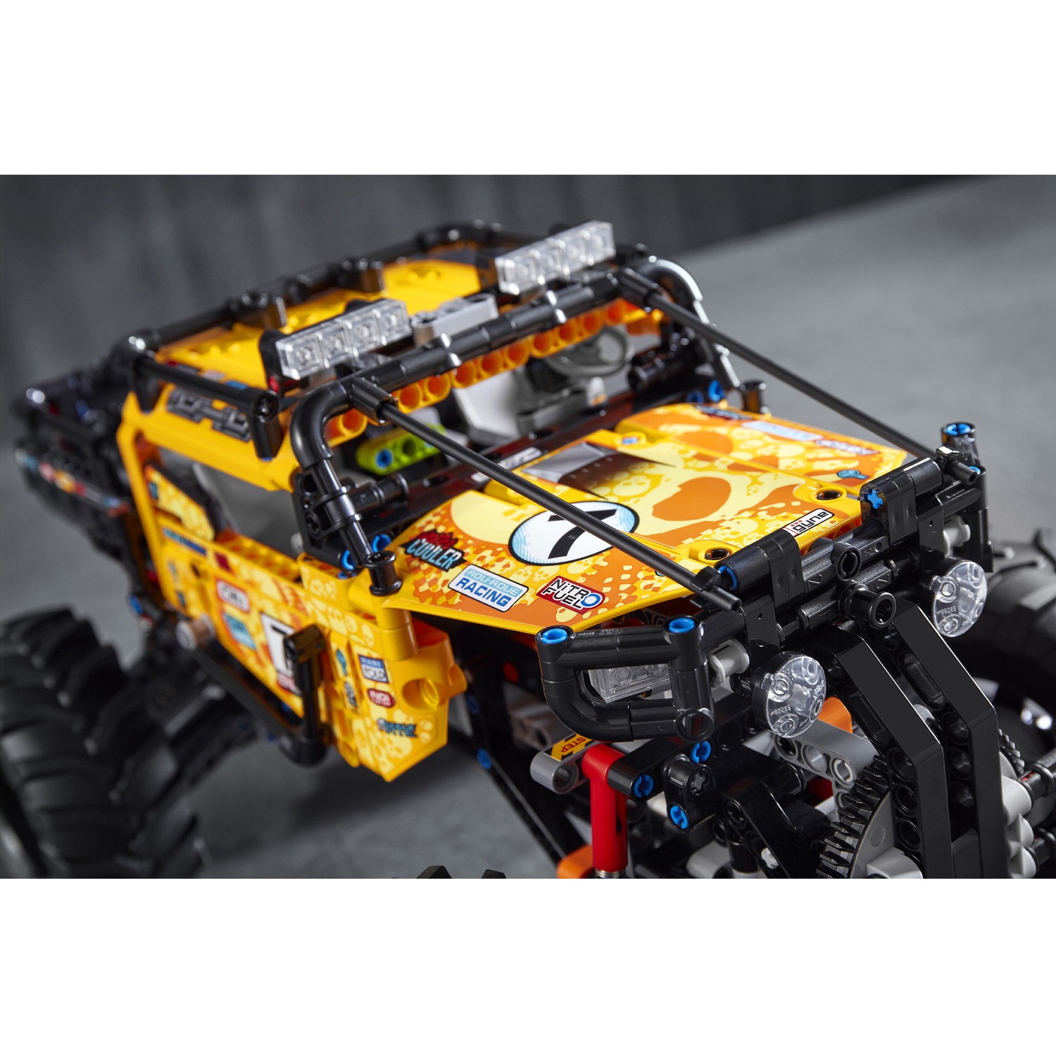 Конструктор LEGO Technic Экстремальный внедорожник 42099 - фото 4