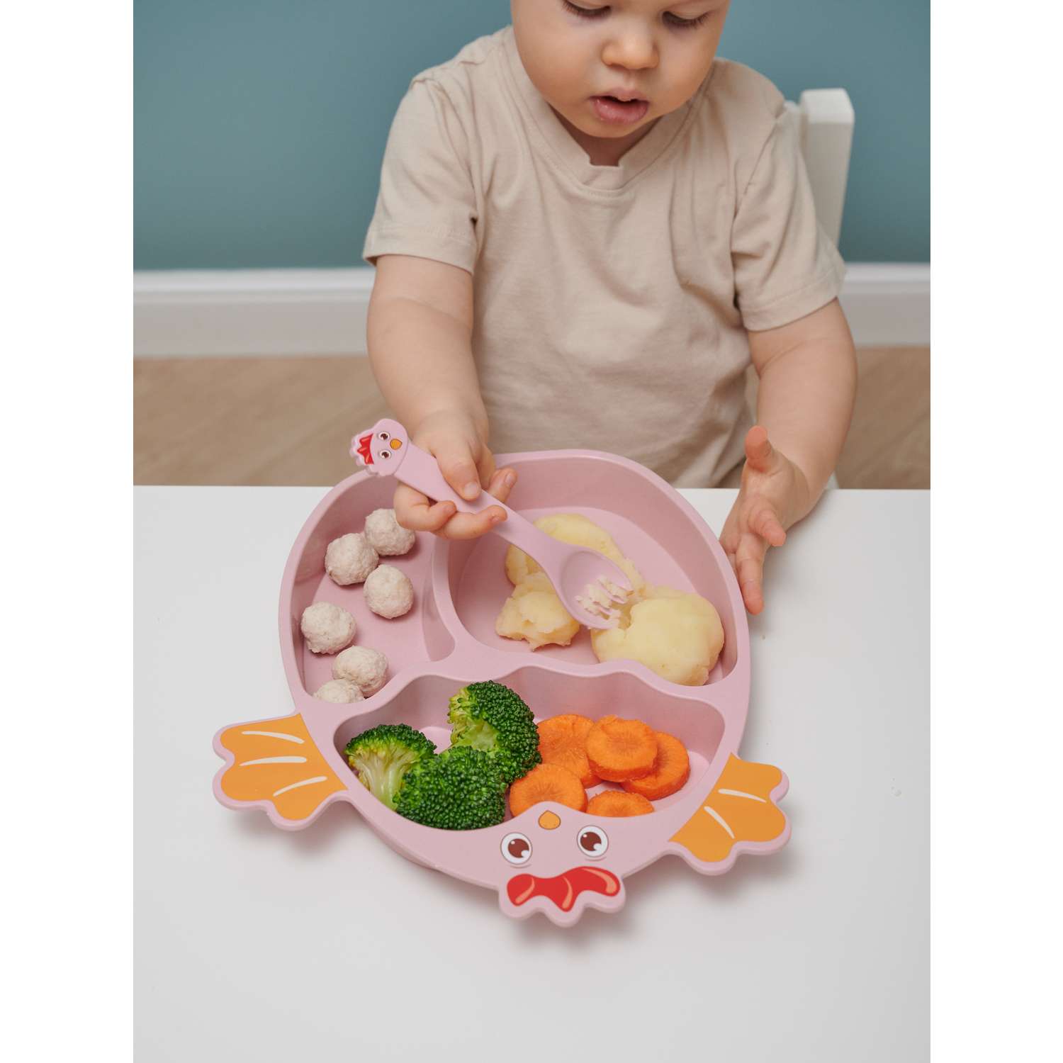 Набор детской посуды Добрый Филин Тарелка вилка ложка Цыпленок розоваый 4 предмета - фото 8