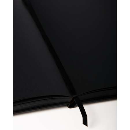 Скетчбук Sakura 140 г/кв.м 12х12 см 80 листов черного цвета Твердая черная обложка