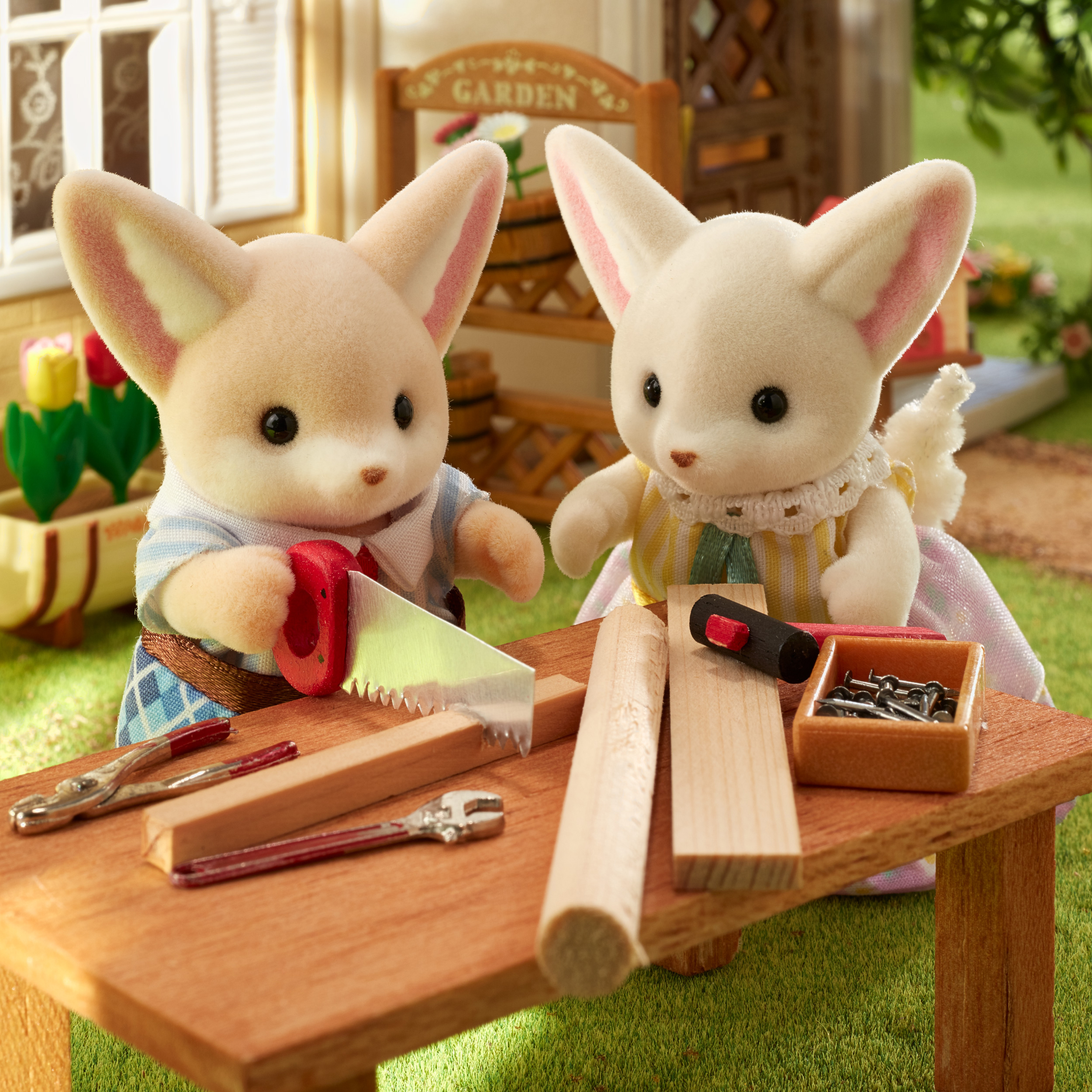 Игровой набор Sylvanian Families Семья лисичек фенек - фото 3