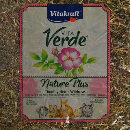 Лакомство Vitakraft 500г для грызунов Vita Verde Сено луговое с цветами шиповника