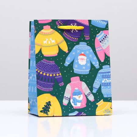 Пакет Sima-Land подарочный «Тёплый свитер» 18×22.3×10 см