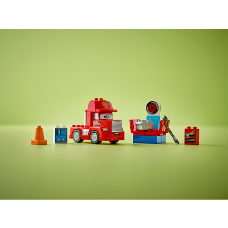Конструктор LEGO DUPLO Disney Mack at the Race блочный