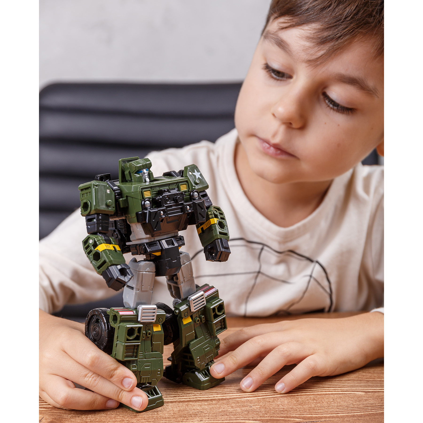 Робот-трансформер BAZUMI Хаунд хаммер 2 в 1 военная машина грузовик / подарок для мальчика - фото 4