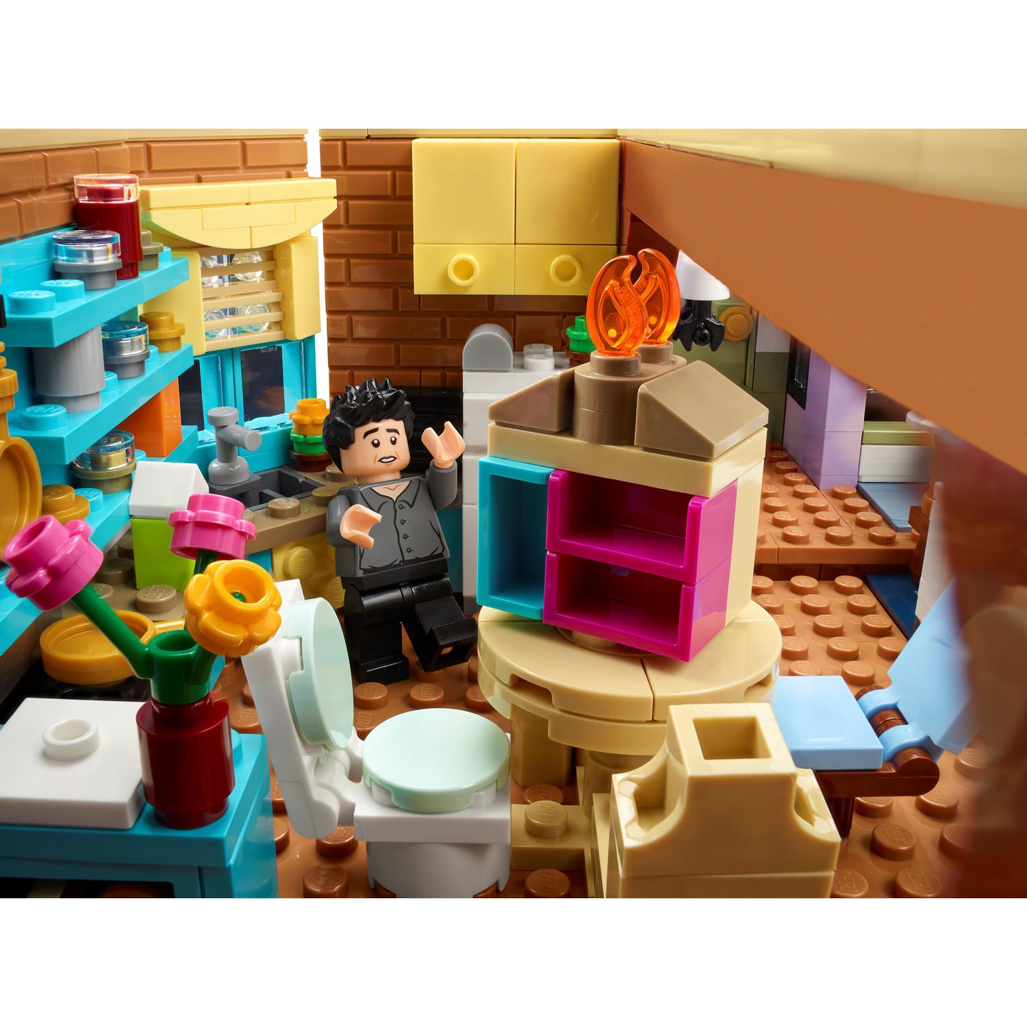 Конструктор LEGO Icons Квартиры героев сериала Друзья 10292 - фото 10