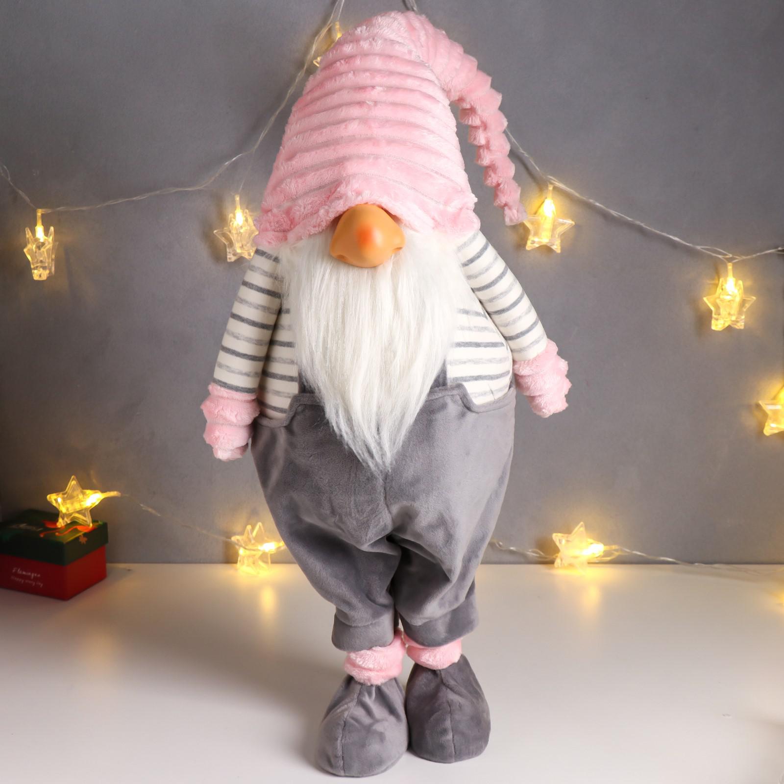 Кукла интерьерная Зимнее волшебство «Дед Мороз в сером комбинезоне и розовом меховом колпаке» 88х18х28 - фото 1