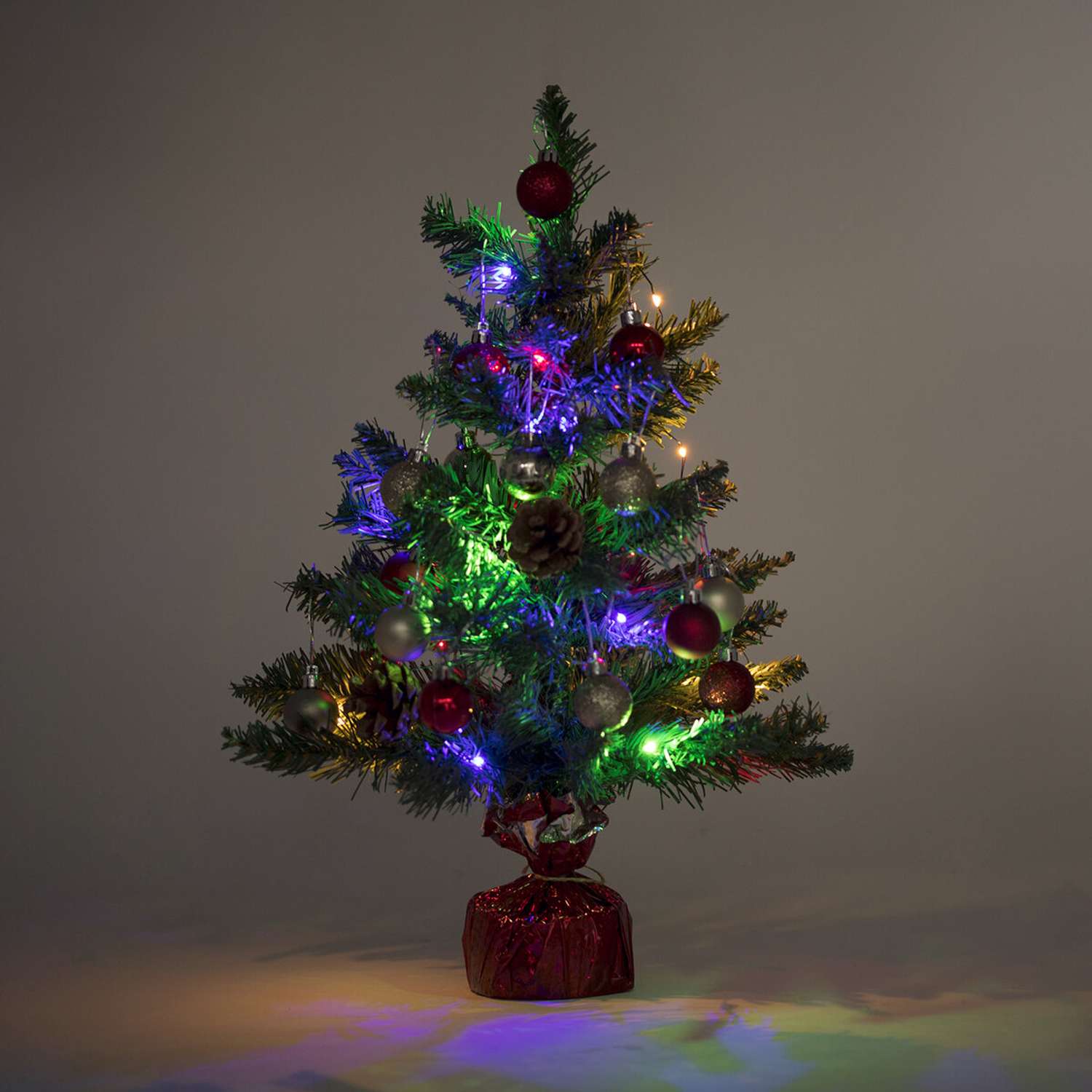 Новогодняя елка Золотая сказка искусственная декоративная 50 см зеленая с гирляндой и игрушками - фото 6