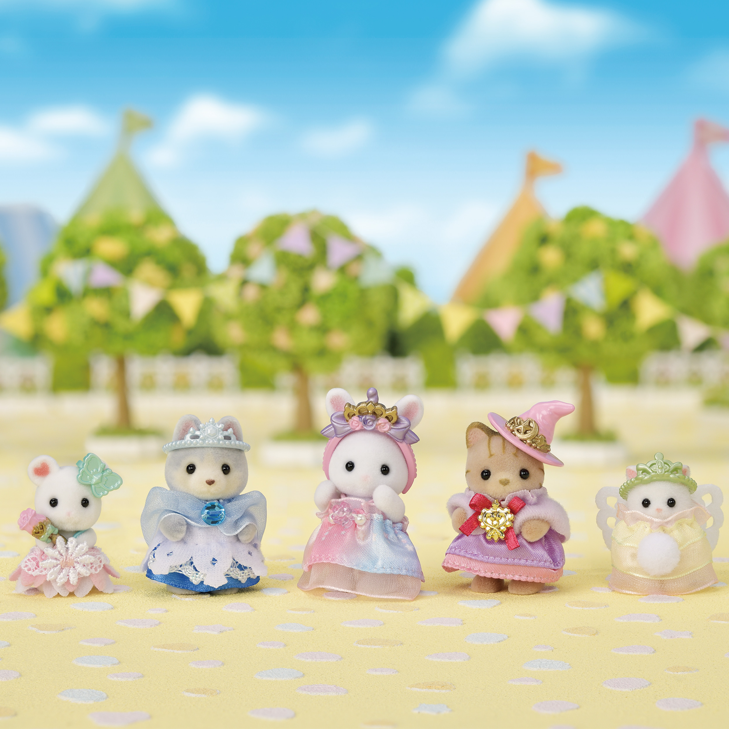 Набор Sylvanian Families Малышки принцессы 5703 купить по цене 3299 ₽ в  интернет-магазине Детский мир