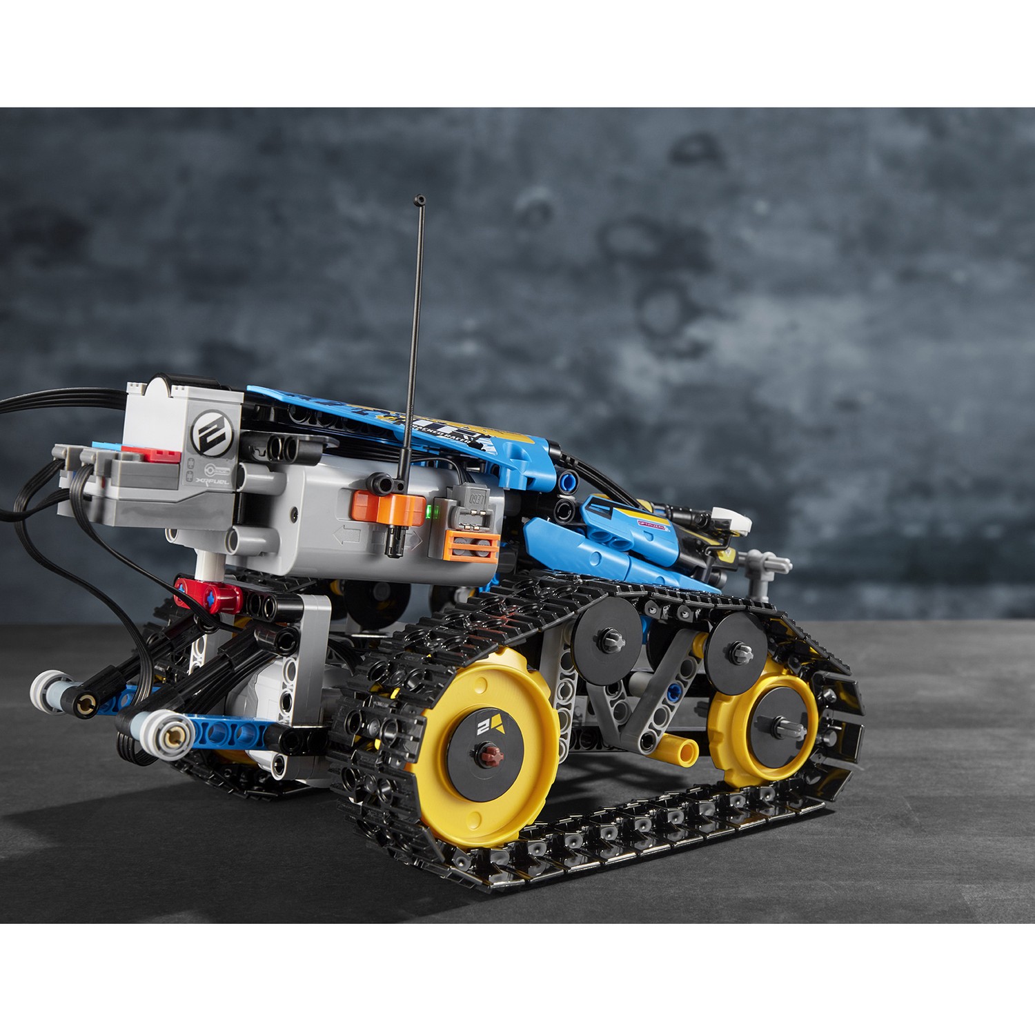 Конструктор LEGO Technic ДУ Скоростной вездеход 42095 - фото 6