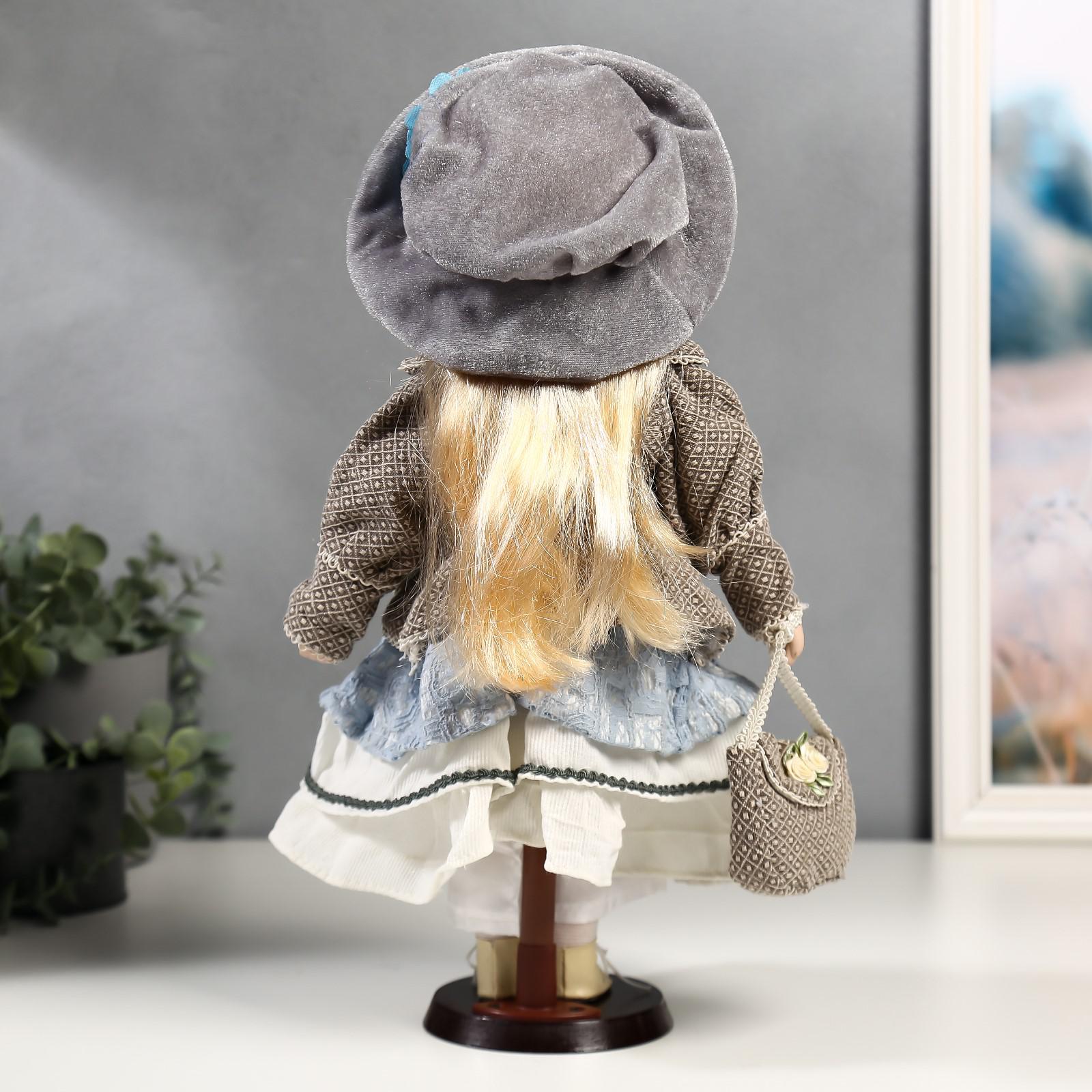 Кукла коллекционная Зимнее волшебство керамика «Лиза в голубом кружевном платье и серой курточке» 40 см - фото 4