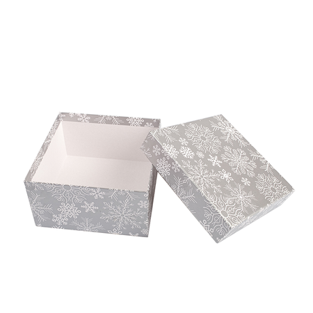 Коробка подарочная Cartonnage Снежинки серый металлик квадратная