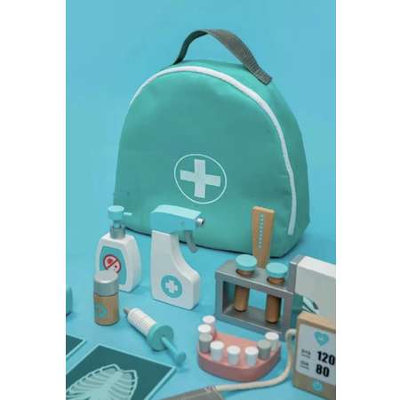Деревянный набор Panawealth International Доктора в сумочке с медицинским халатом и колпаком 36 деталей