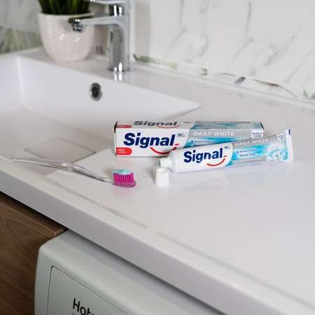Зубная паста отбеливающая Signal DAILY WHITE 75 мл