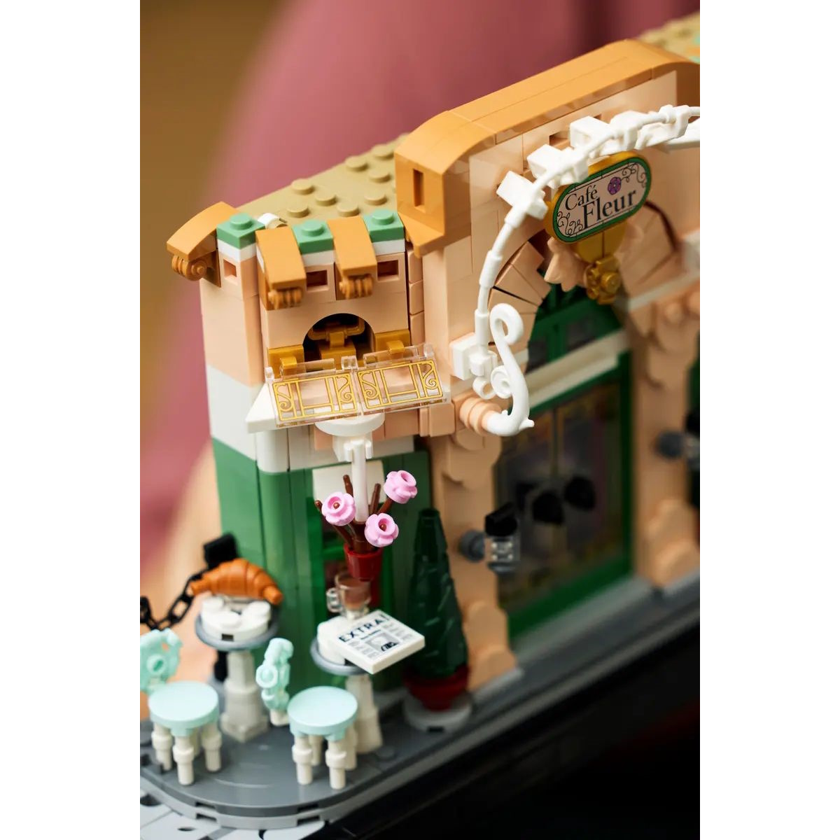 Конструктор LEGO Французское кафе 10362 - фото 6