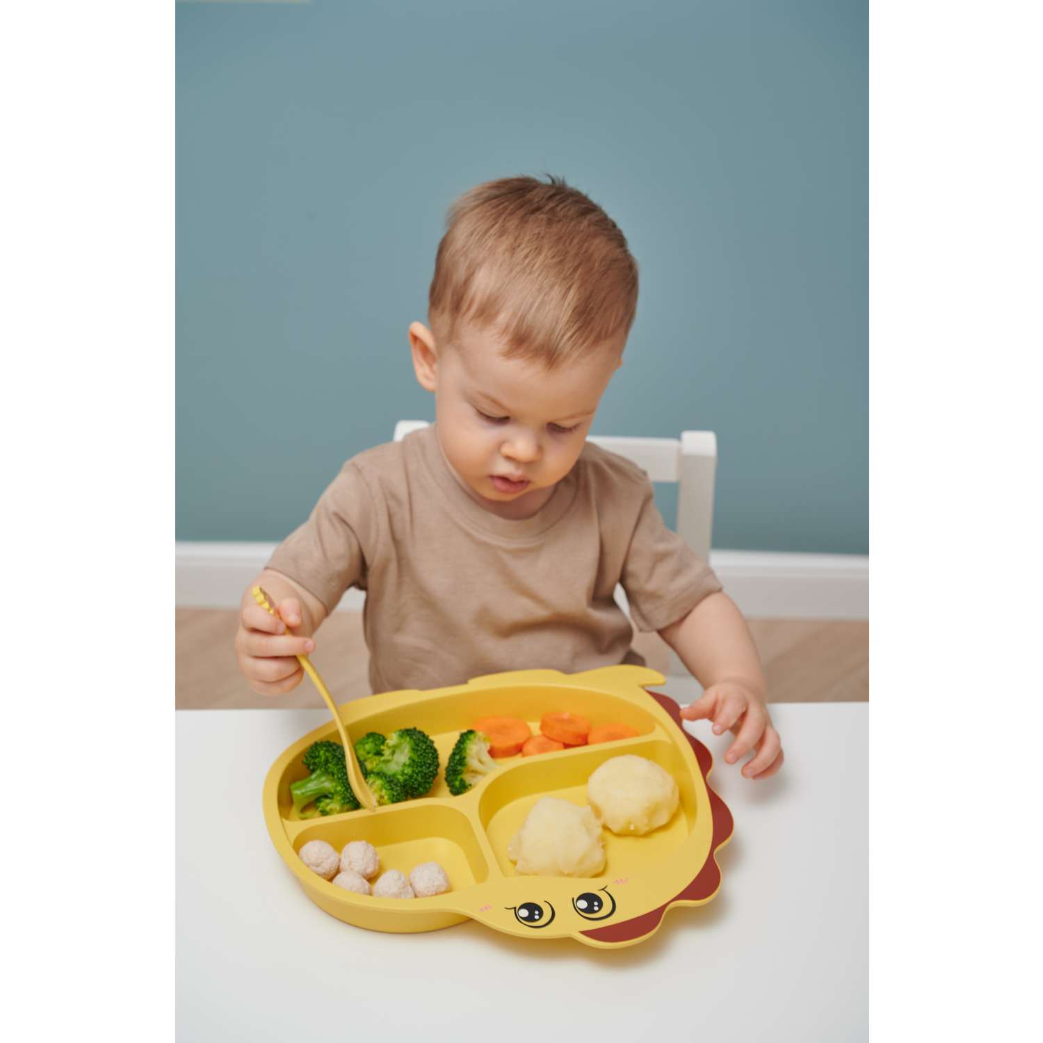 Набор детской посуды Добрый Филин Тарелка вилка ложка Динозаврик желтый 4 предмета - фото 9