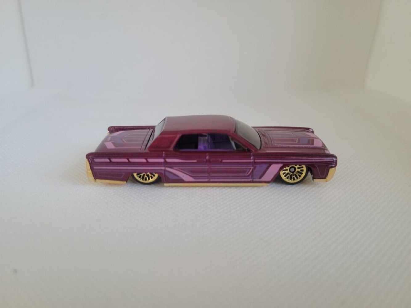 Автомобиль Hot Wheels Lincoln Continental 1:64 без механизмов 08581 - фото 2