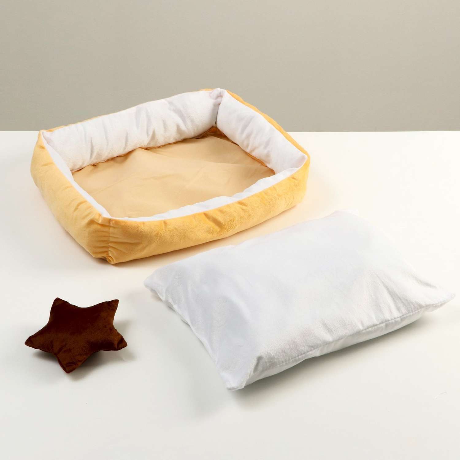 Лежанка Пижон мягкая прямоугольная со съемной подушкой + игрушка звезда 54х42х11 см персик - фото 6