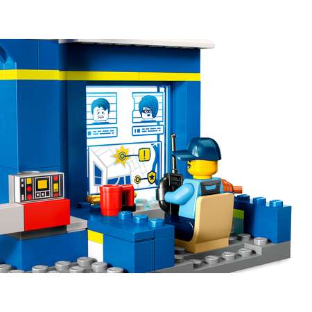Конструктор детский LEGO City Побег из полицейского участка 60370