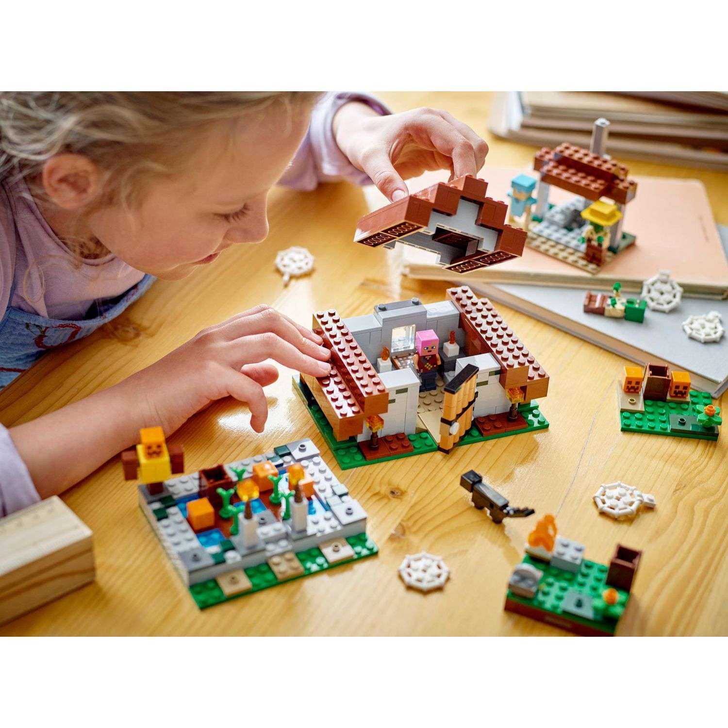 Конструктор LEGO Minecraft Заброшенная деревня 21190 - фото 4