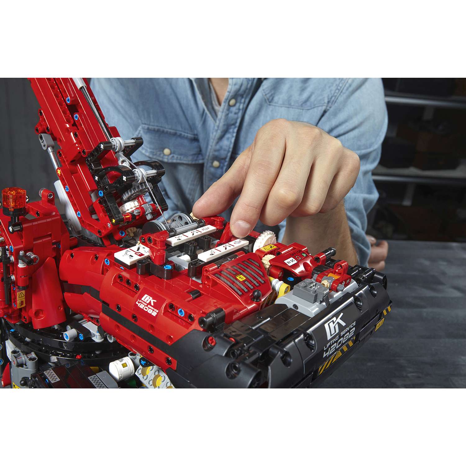 Конструктор LEGO Technic Подъёмный кран для пересечённой местности 42082 - фото 35