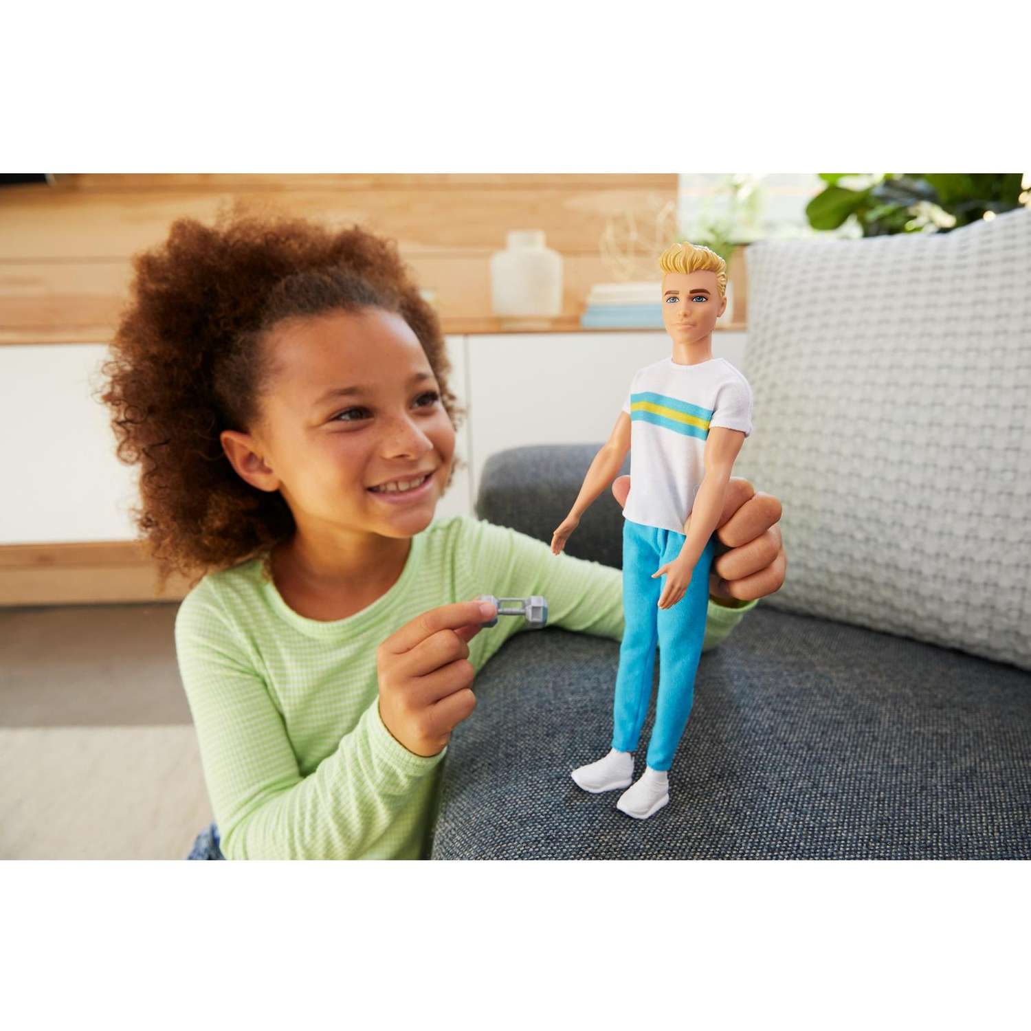 Кукла Barbie Кен в джинсах и футболке GRB43 GRB43 - фото 10