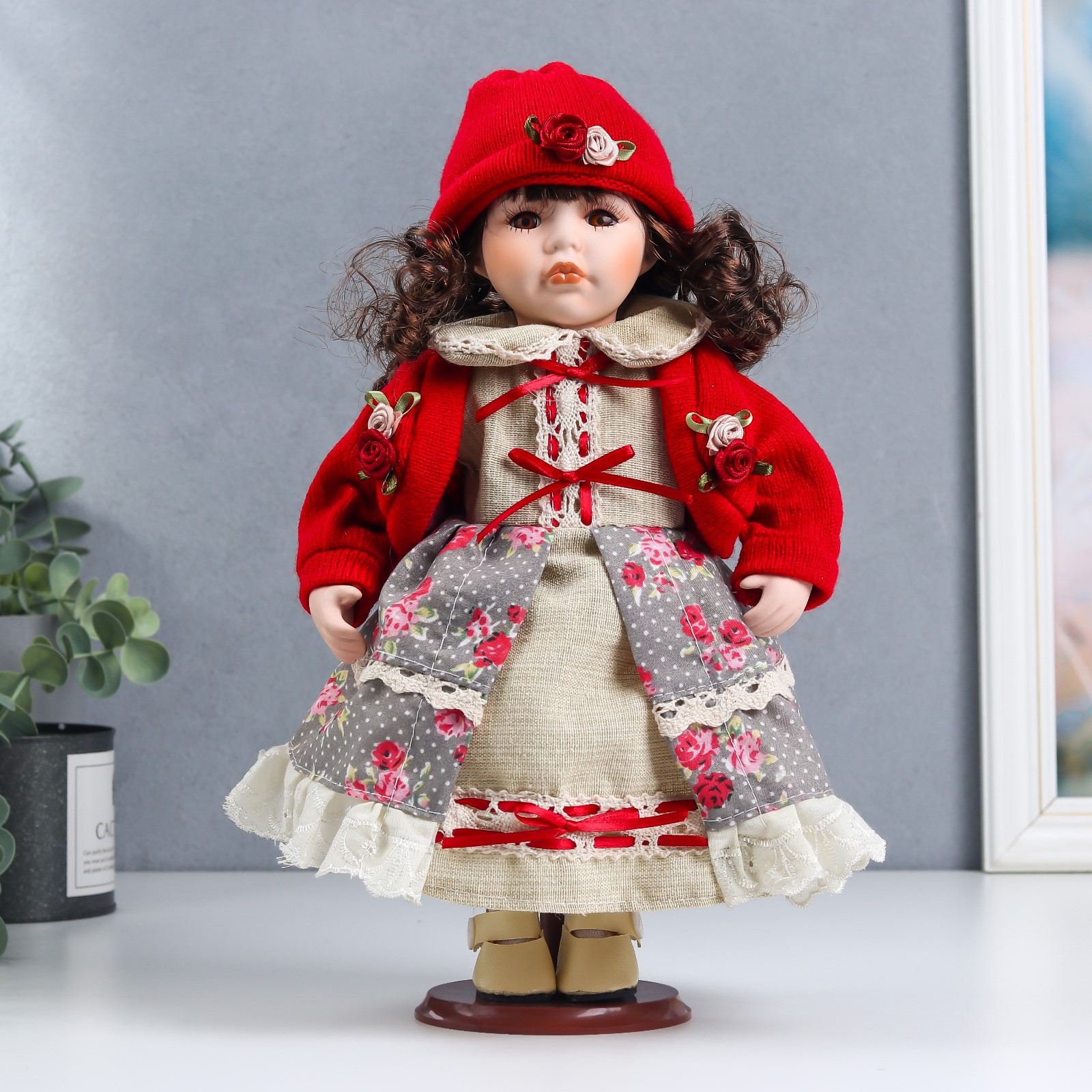 Кукла коллекционная Зимнее волшебство керамика «Лиза в платье с цветами в красном жакете» 30 см - фото 1