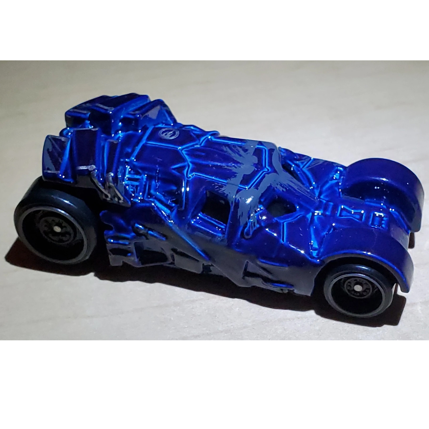 Игрушечная машинка Hot Wheels коллекция бэтмен the dark knight batmobile  купить по цене 649 ₽ в интернет-магазине Детский мир