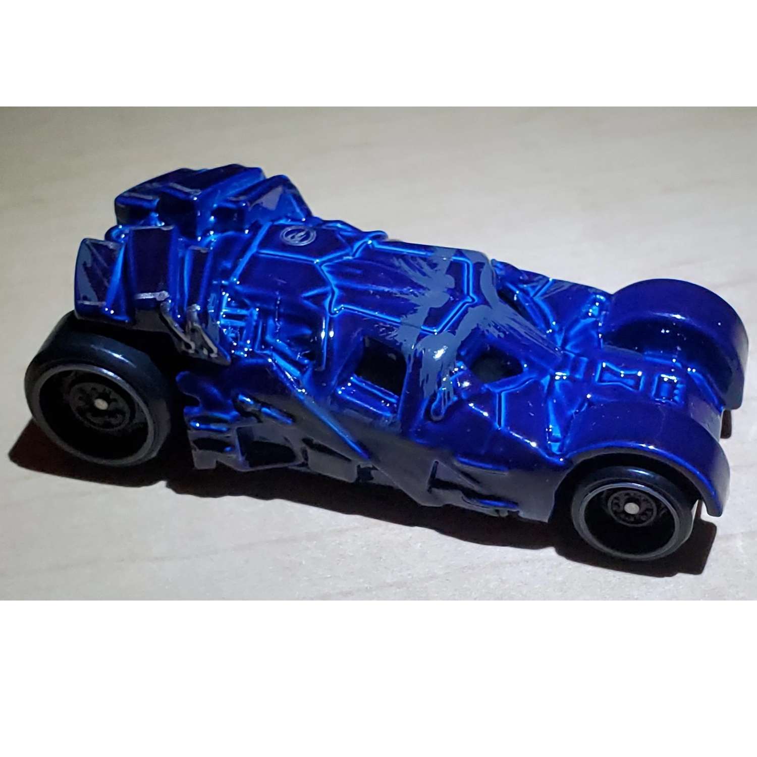 Игрушечная машинка Hot Wheels коллекция бэтмен the dark knight batmobile HDG89-HLK66 - фото 1