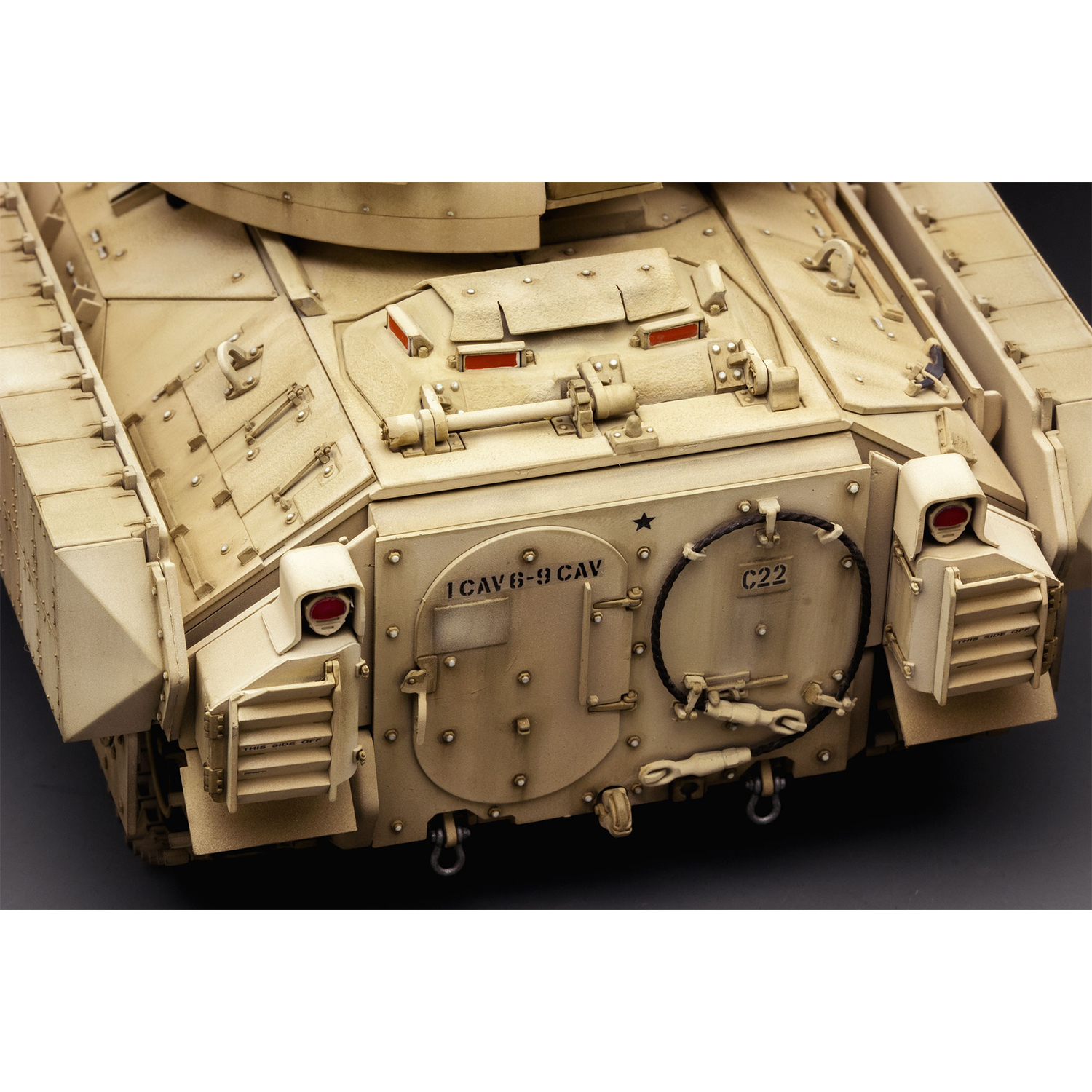 Сборная модель MENG SS-006 танк M3A3 Bradley w/BUSK III 1/35 24278616712 - фото 4