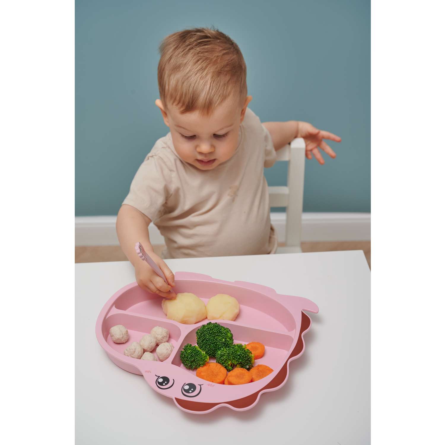 Набор детской посуды Добрый Филин Тарелка вилка ложка Динозаврик розовый 4 предмета - фото 12