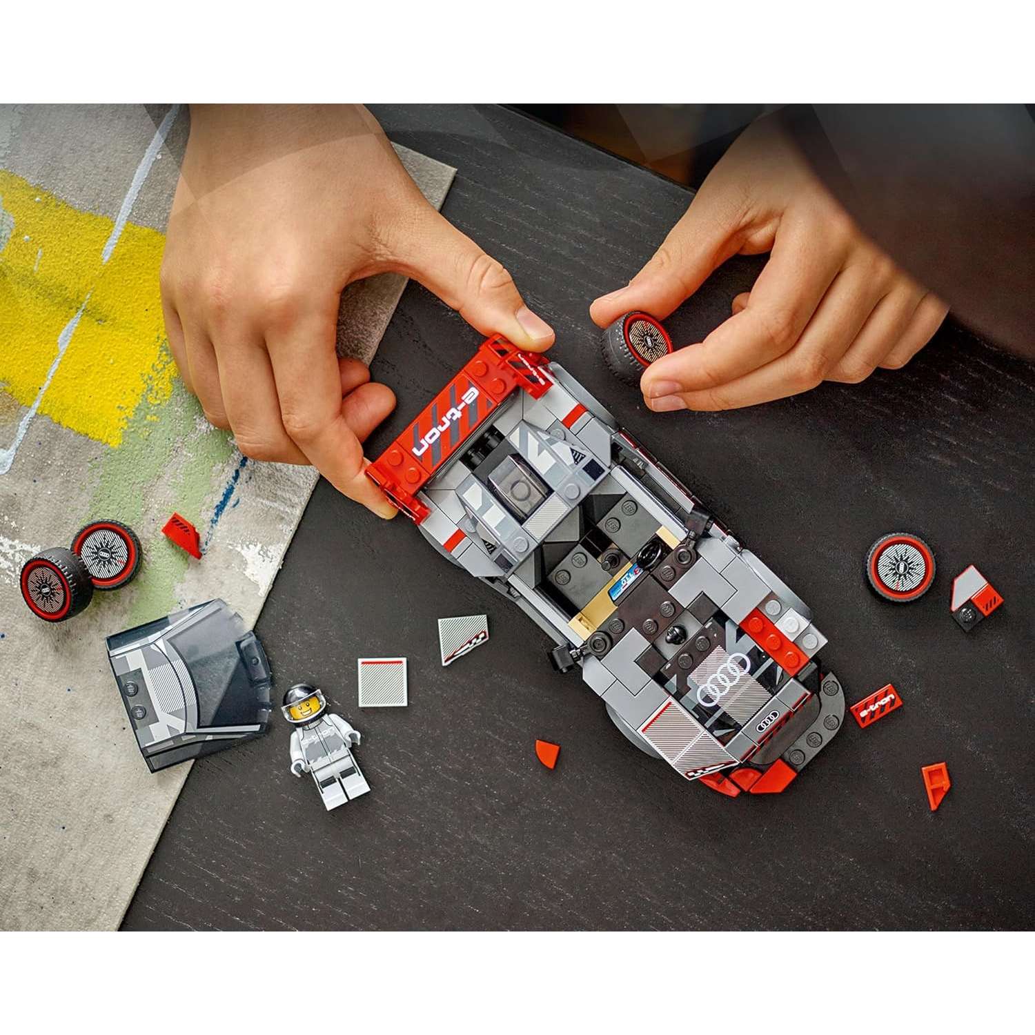 Конструктор LEGO Speed Champions Гоночный автомобиль Audi S1 76921 - фото 11