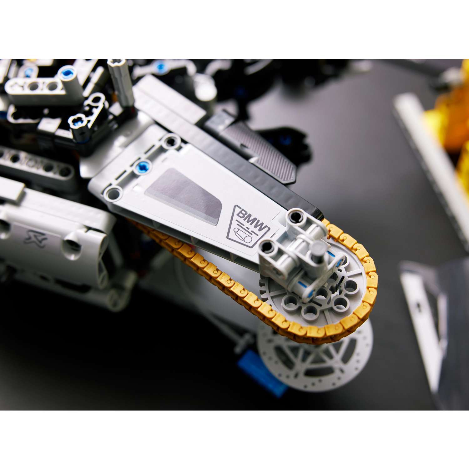 Конструктор LEGO Technic Мотоцикл BMW M 1000 RR - фото 21