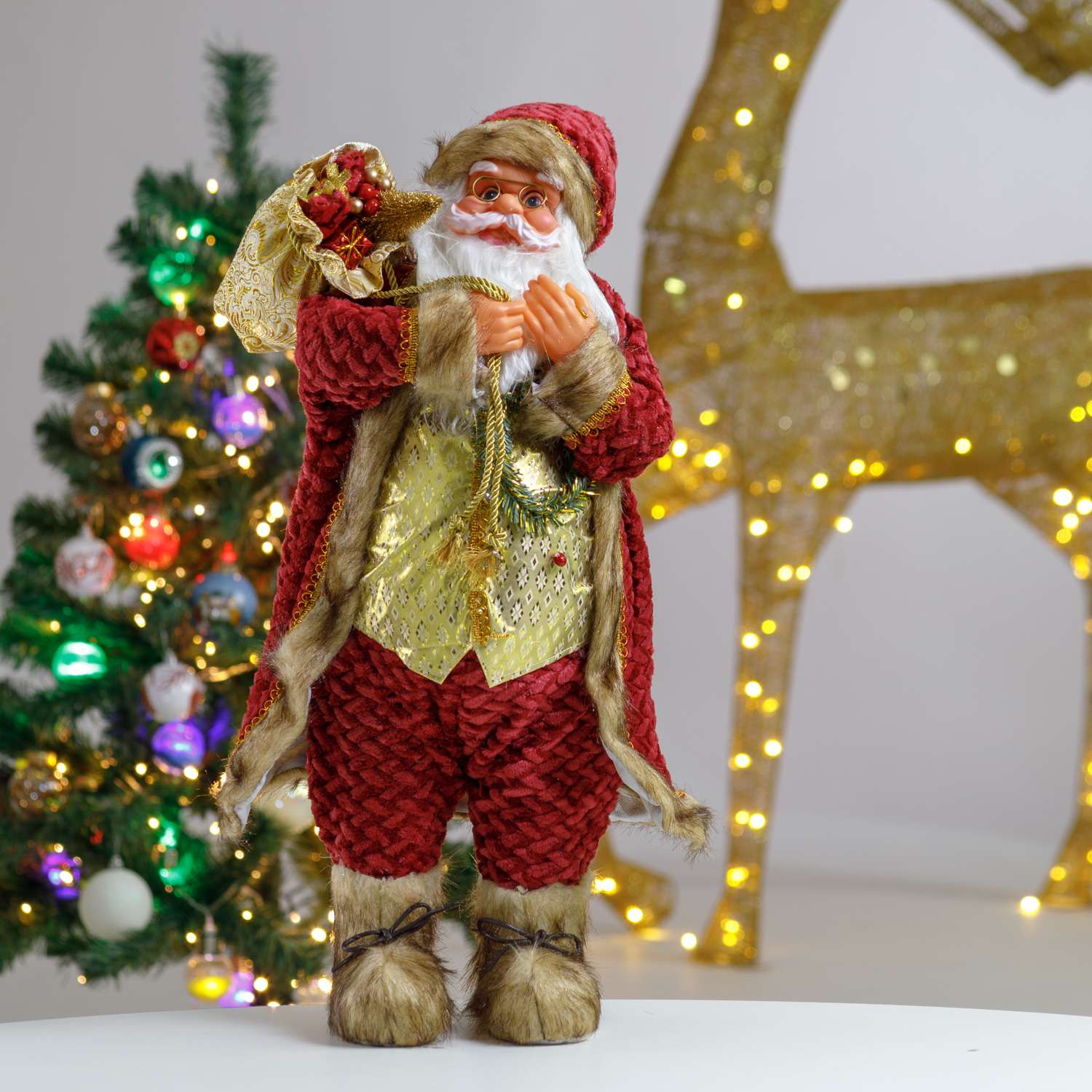 Фигура декоративная BABY STYLE Дед Мороз в красном костюме с веником и мешком с подарками 60 см - фото 1