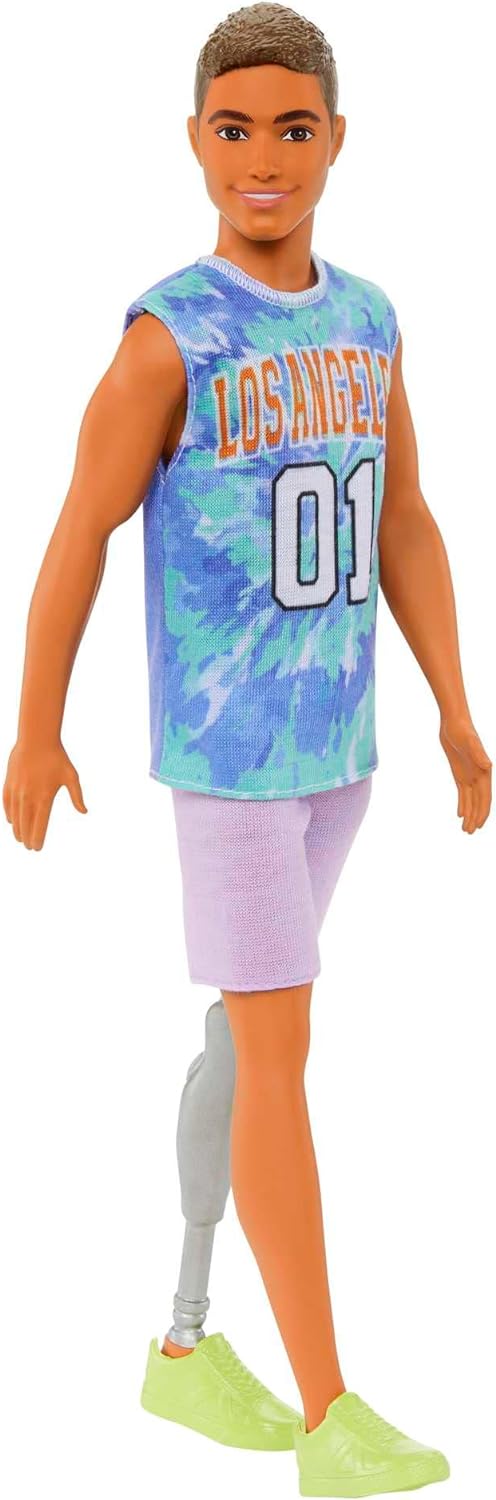 Кукла Barbie Fashionista Ken с протезом в спортивном костюме HJT11 HJT11 - фото 2